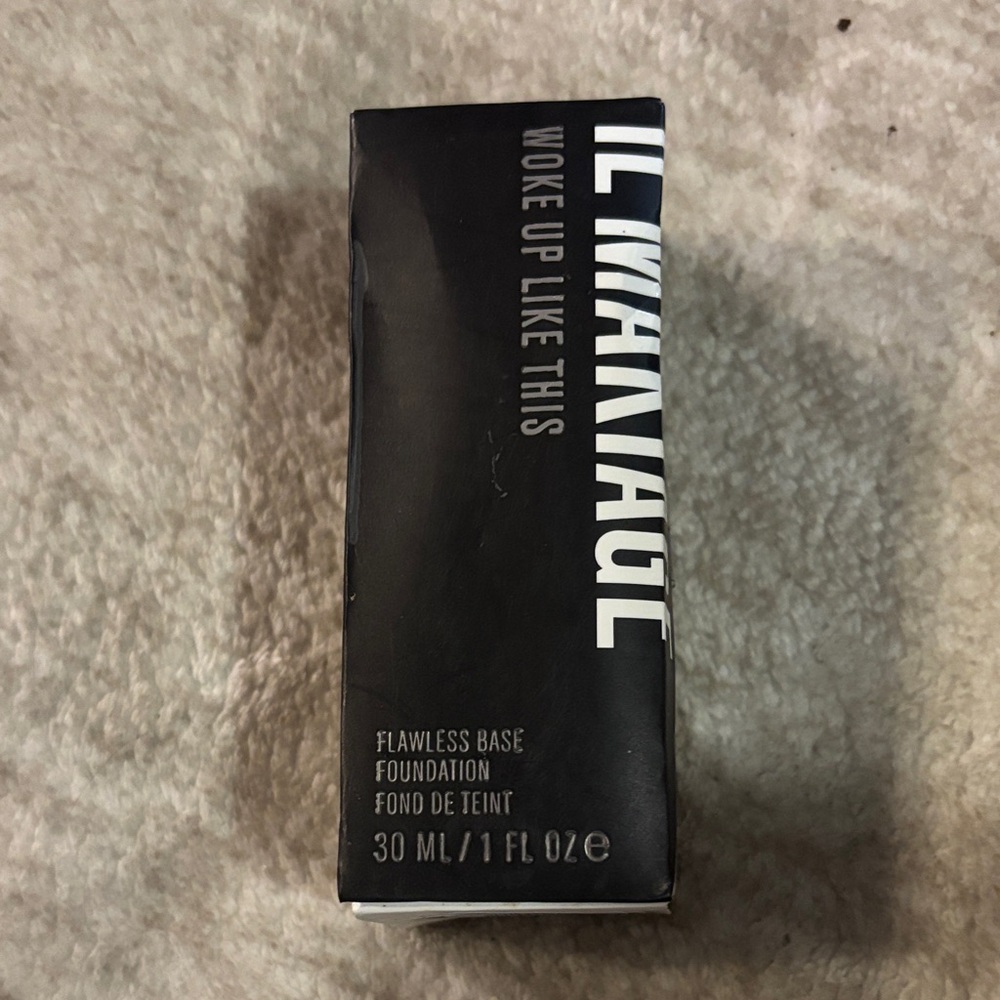 IL MAKIAGE #105 Woke Up Like This Foundation in Black Packaging